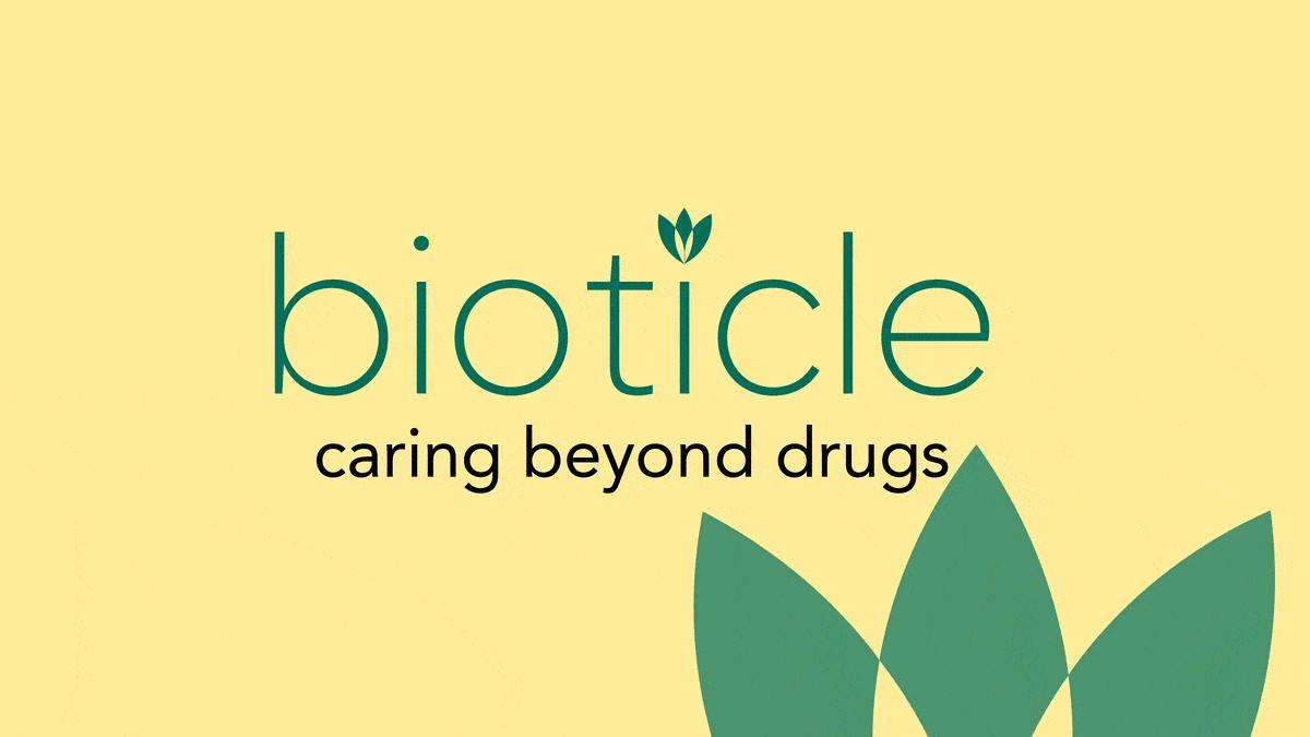 3D mockup of Gif format of Bioticle's sustainable packaging for vitamin tablets.